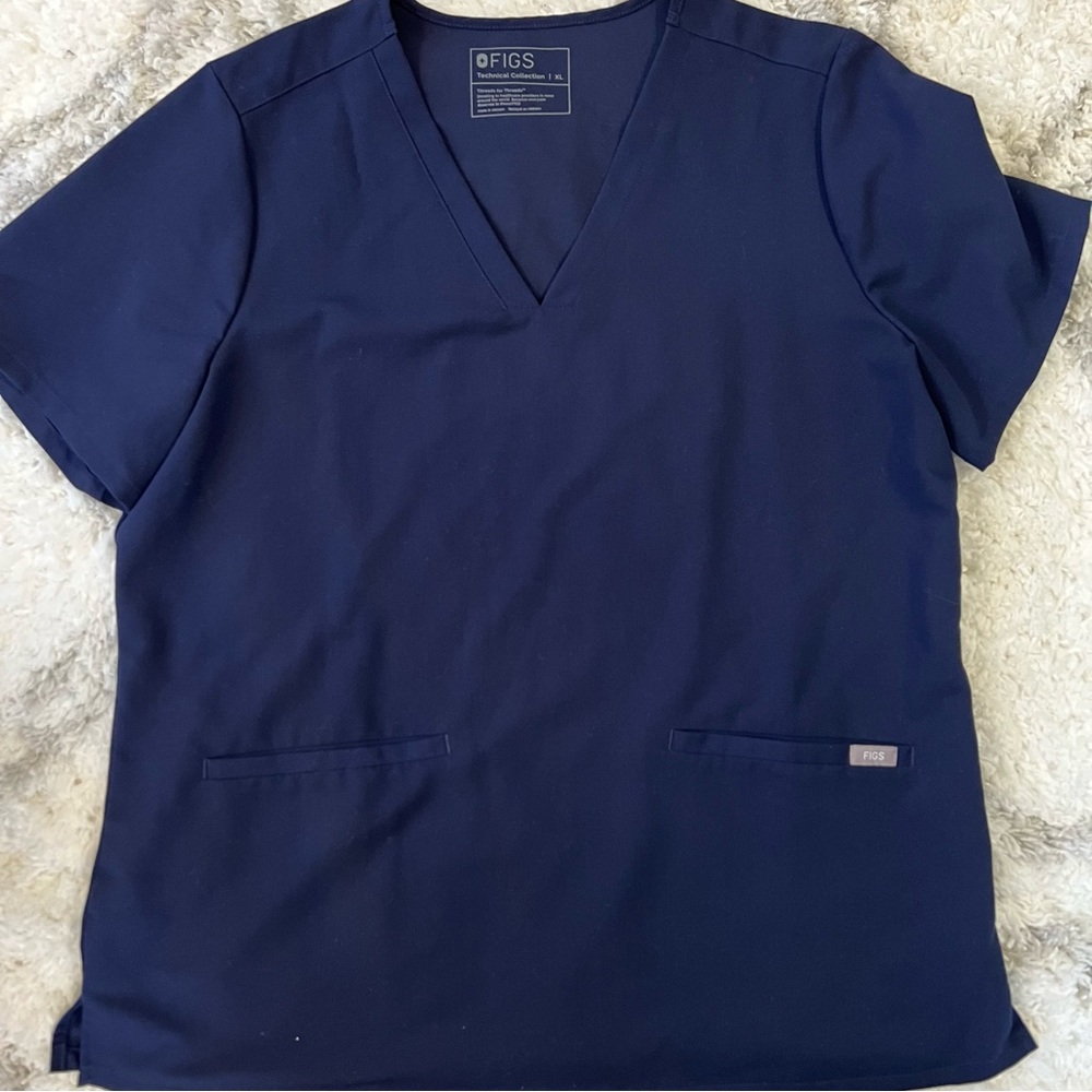 Women’s Figs two pocket scrub top - worn once or twice. Perfect condition
